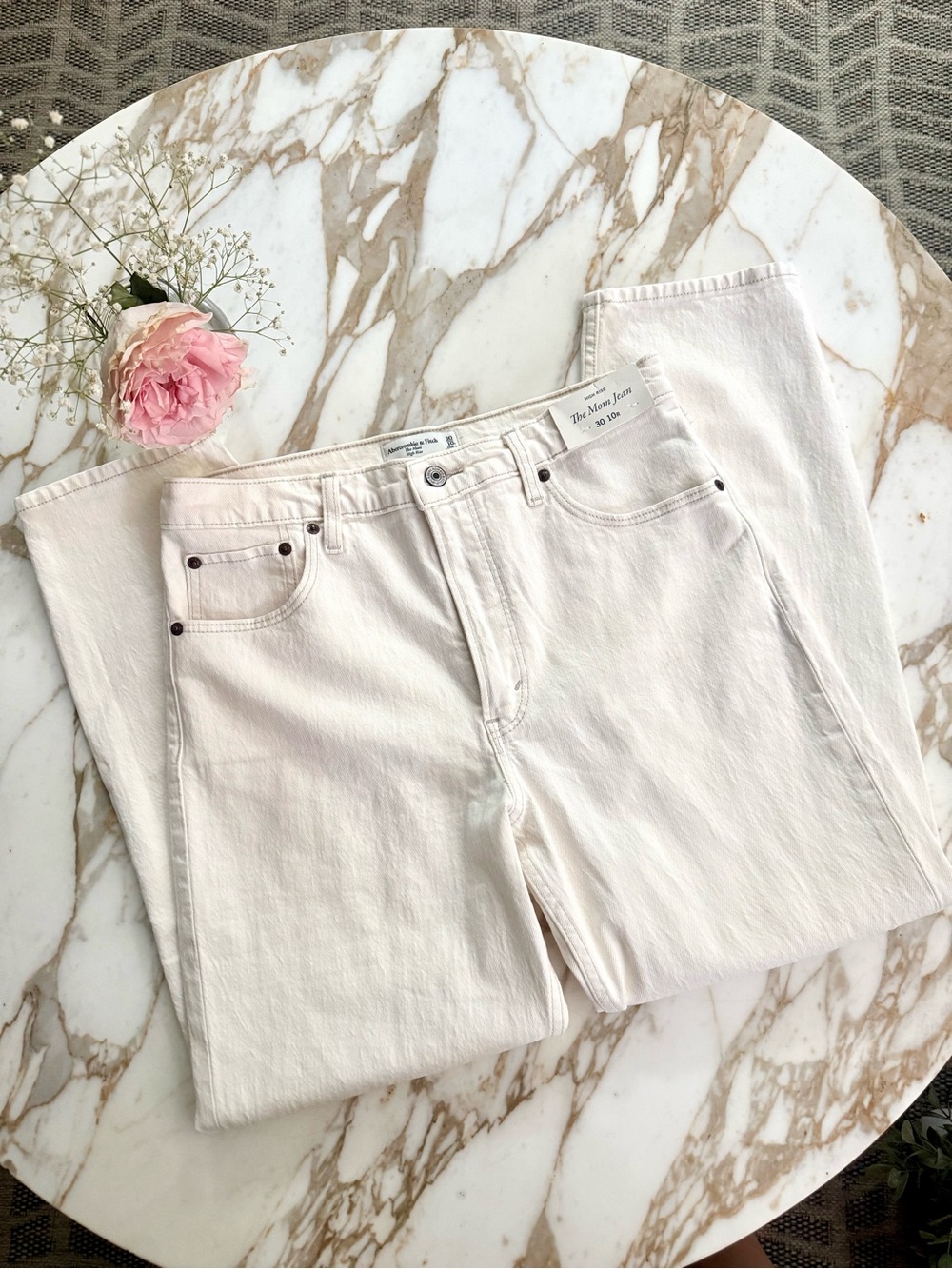 Abercrombie & Fitch The Mom Jean High Rise Cream White Size 30 / 10R NWT
